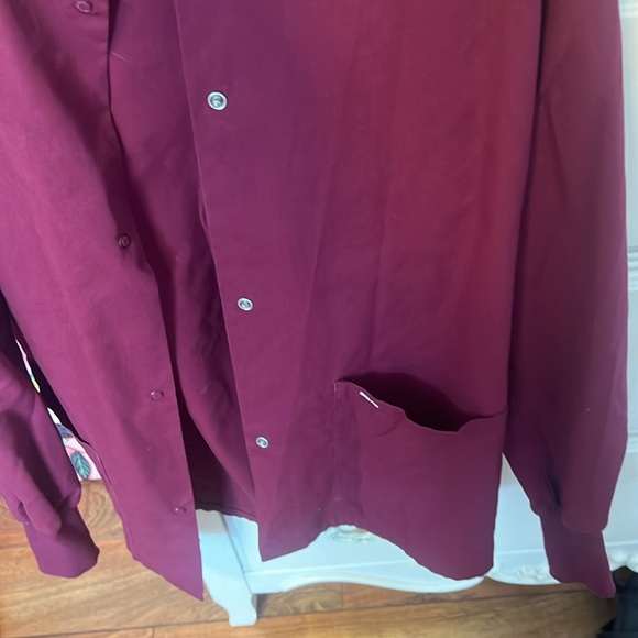 Burgundy scrub jacket! - Picture 3 of 9